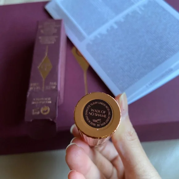 Charlotte Tilbury MATTE REVOLUTION
WALK OF NO SHAME - Picture 3 of 6